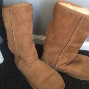 Excellent condition!Chestnut tall uggs size 6